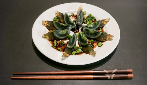 Uova di 100 anni servite