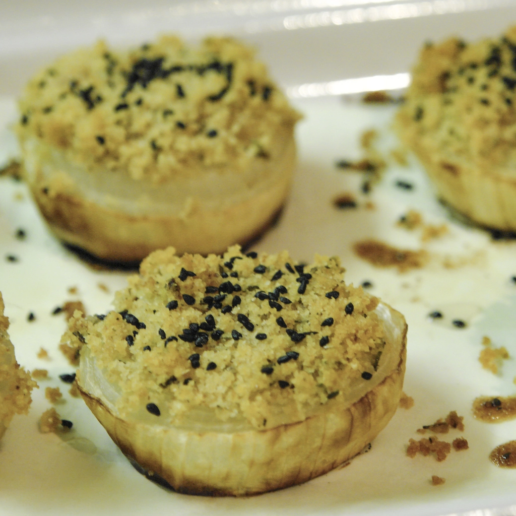 Cipolle gratinate ai semi di cipolla