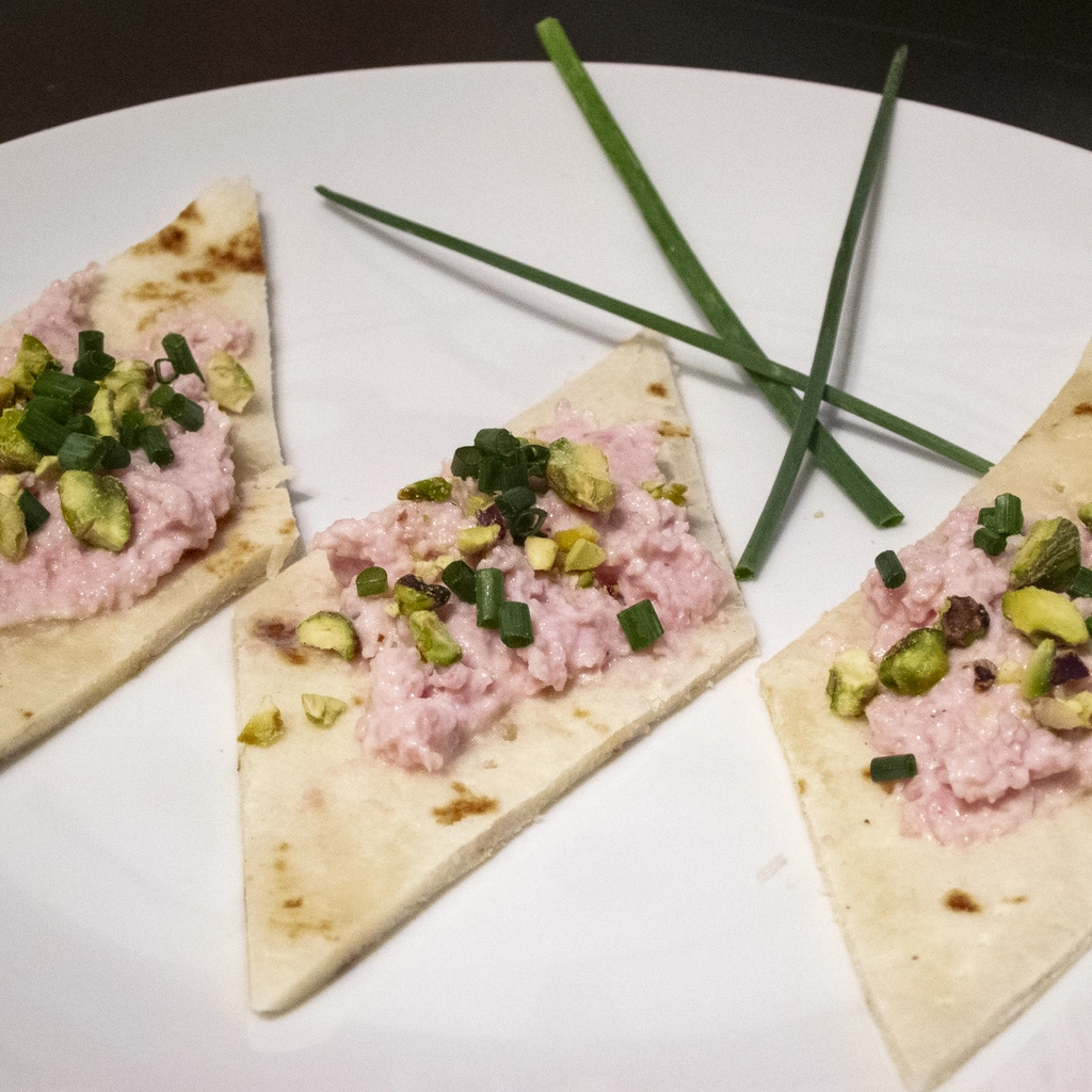 Piadina alla mousse di mortadella e pistacchio