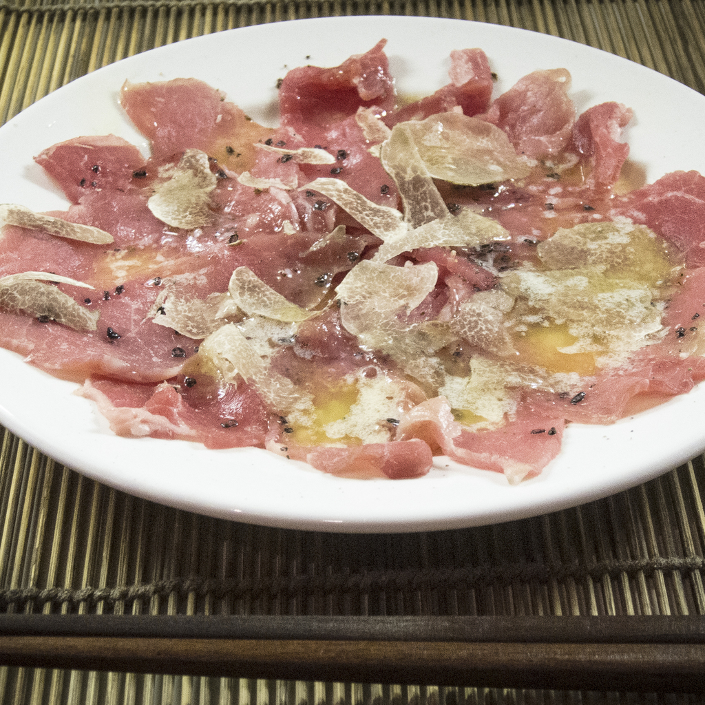 Sashimi di manzo con tartufo