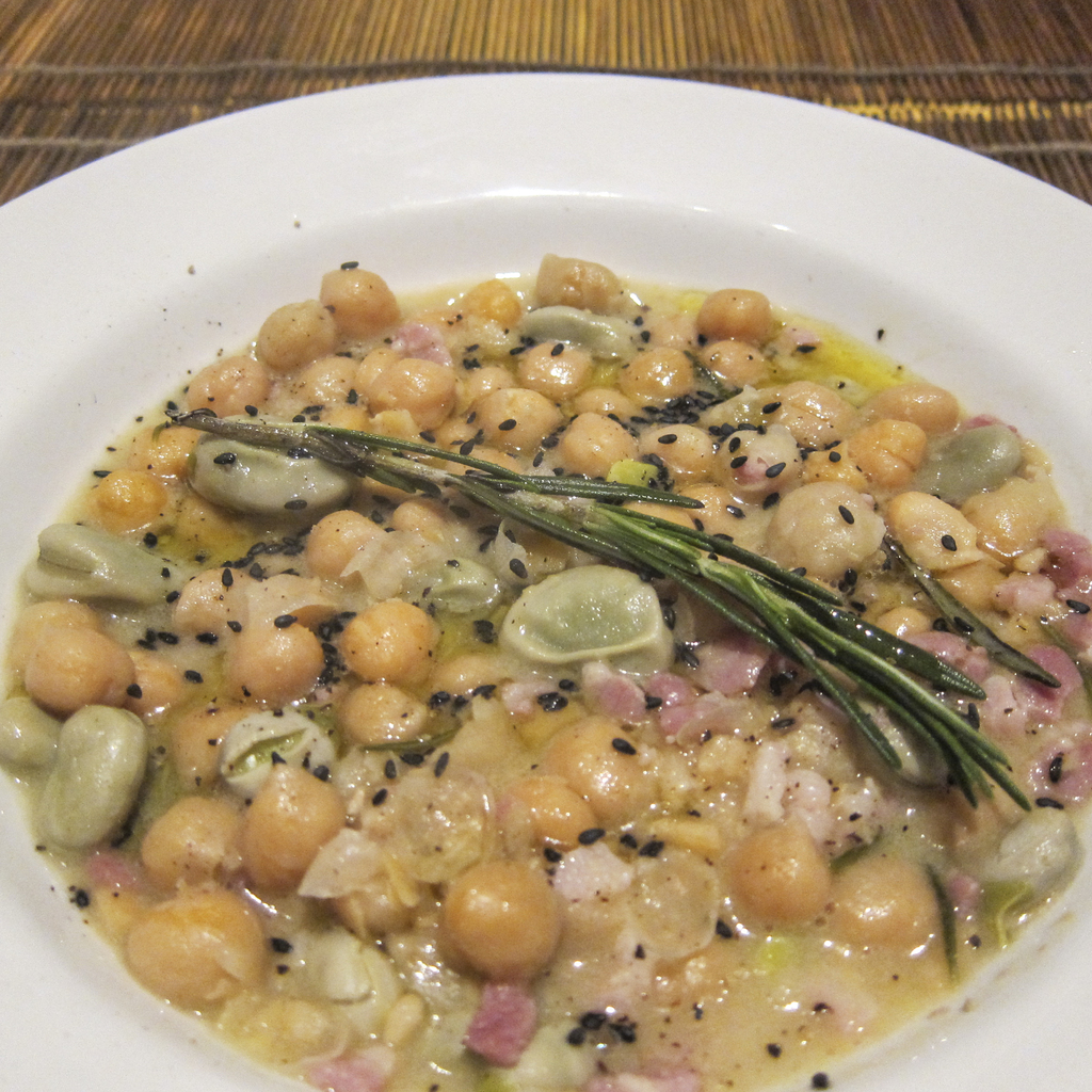 Zuppa di fave e ceci fusion mediorientale