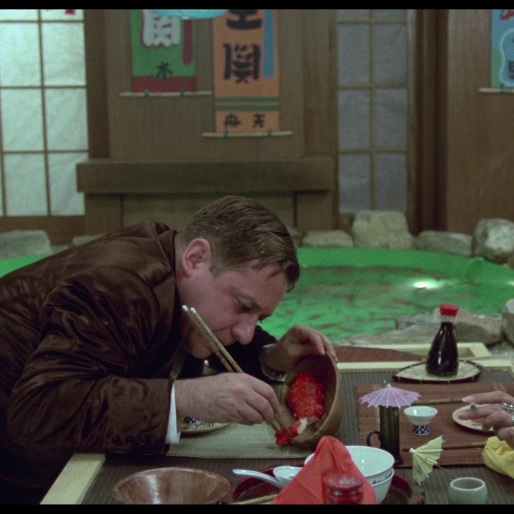 Mangiate per carità, non protestate... ma non con le mani, pazzi! Con le bacchette...