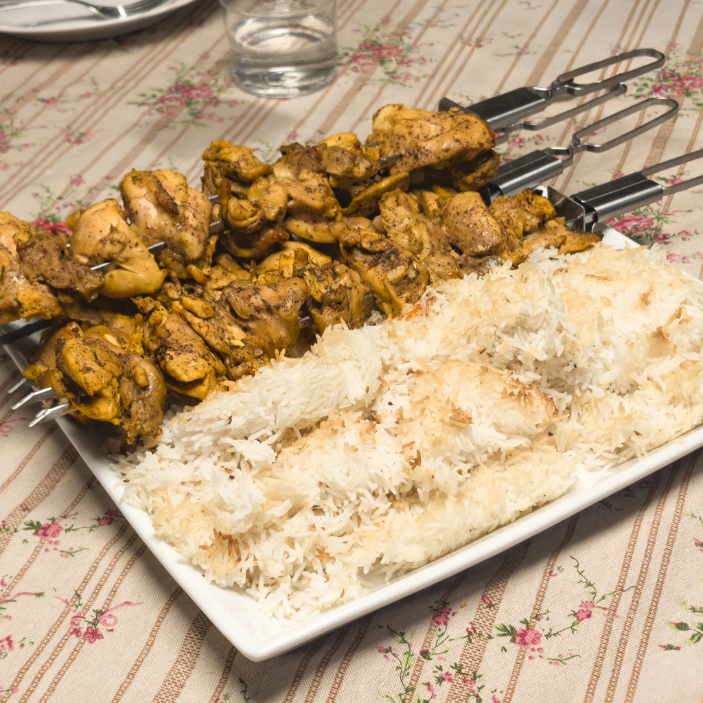 Joojeh Kabab con riso croccante