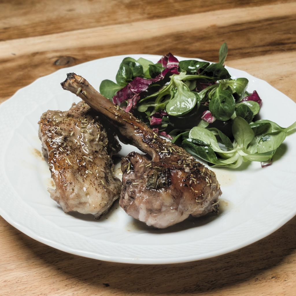 Coniglio sous vide con erbe mediterranee