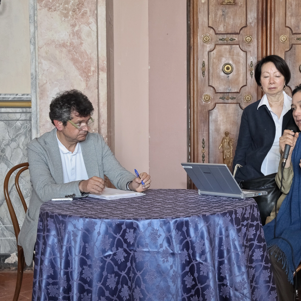 Andrea-Segré durante l'incontro con Naoko Oishi