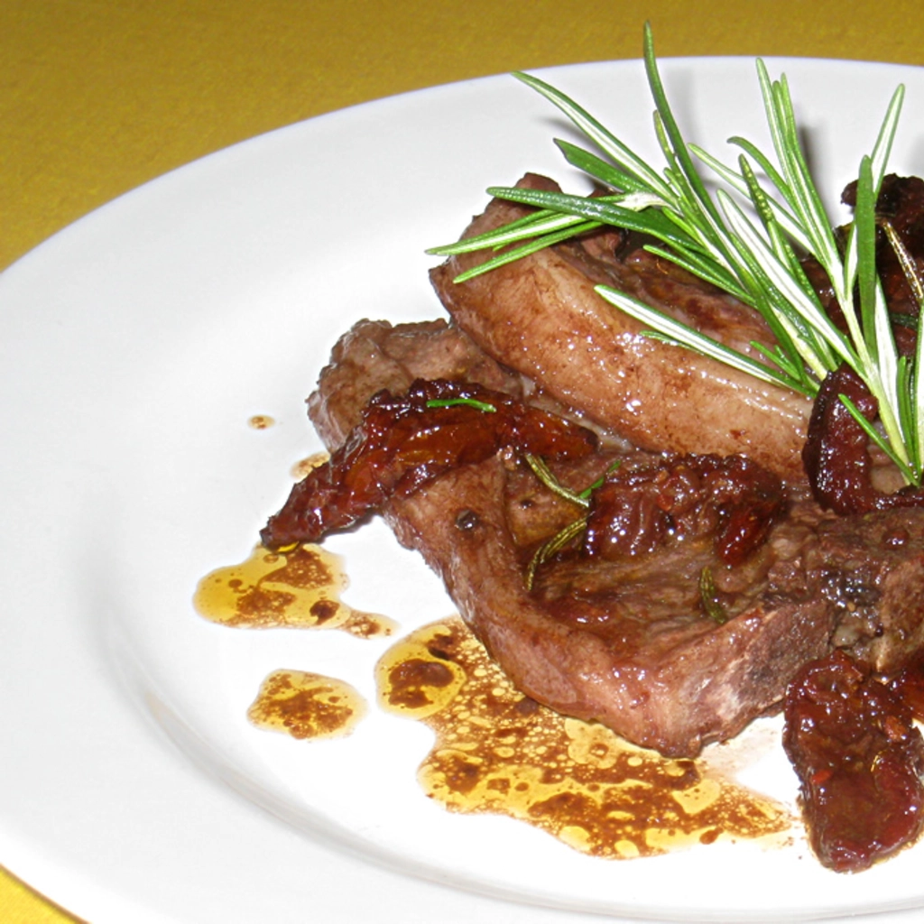Costolette d'agnello al vino rosso