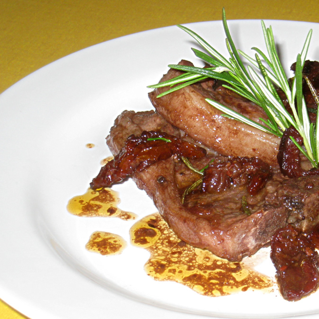 Costolette d'agnello al vino rosso