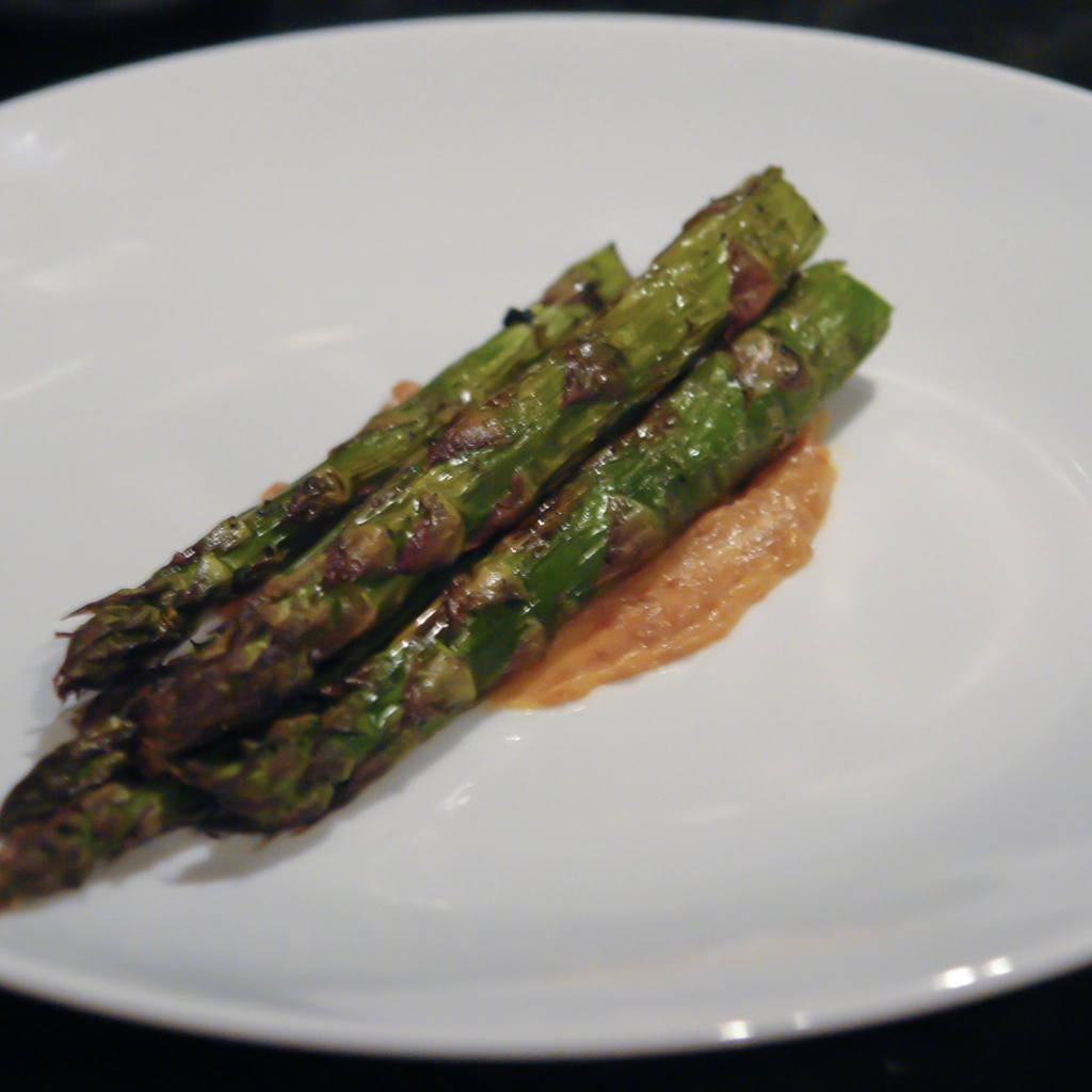 Deporvi gli asparagi cotti