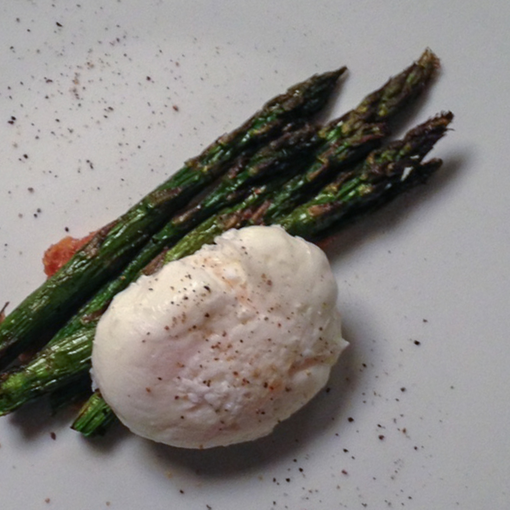 Asparagi miso e uovo in camicia