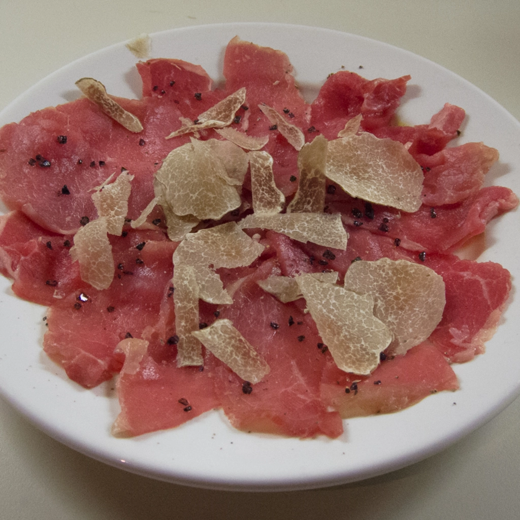 Grattare il tartufo a scaglie