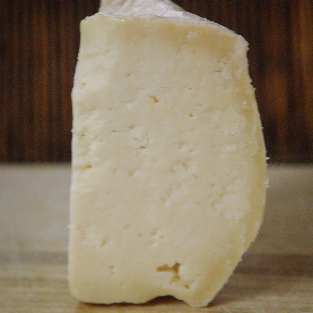 Formaggio di fossa a pasta semi-dura