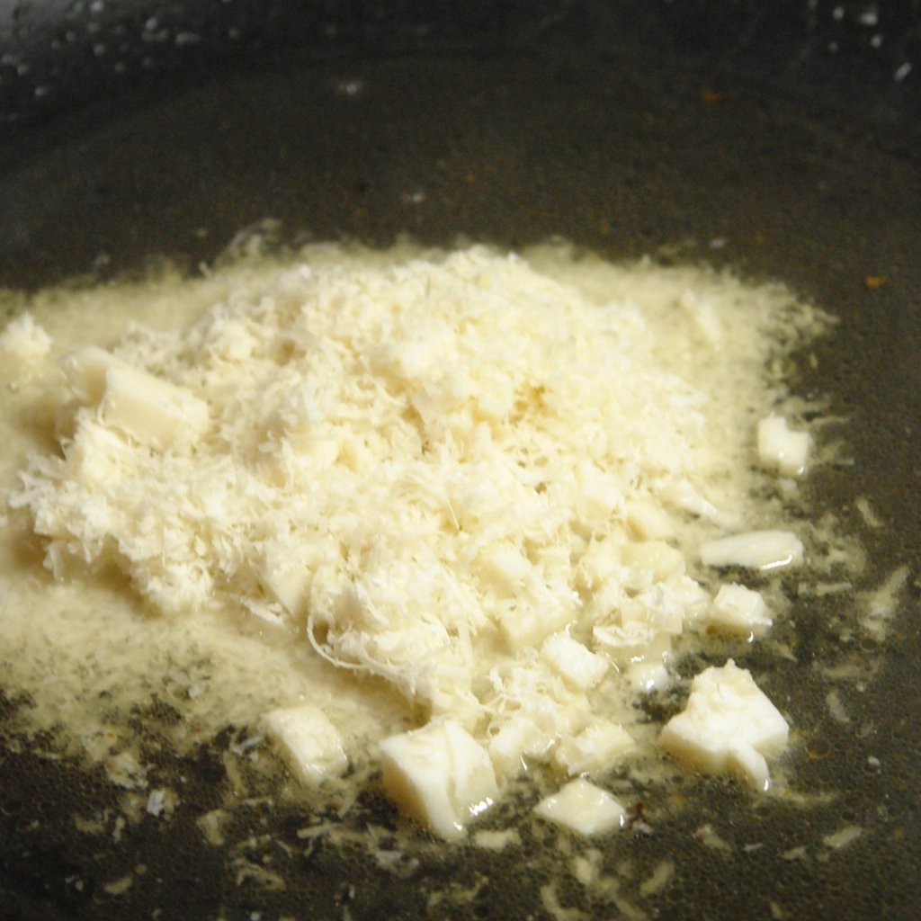 Sciogliere e mantecare il formaggio