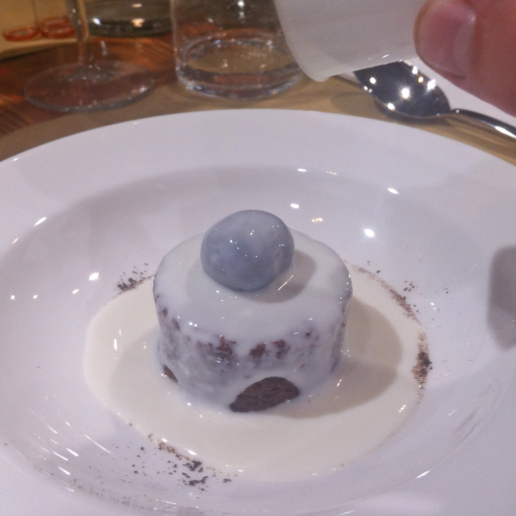 ...e compare la ciliegina sulla torta!