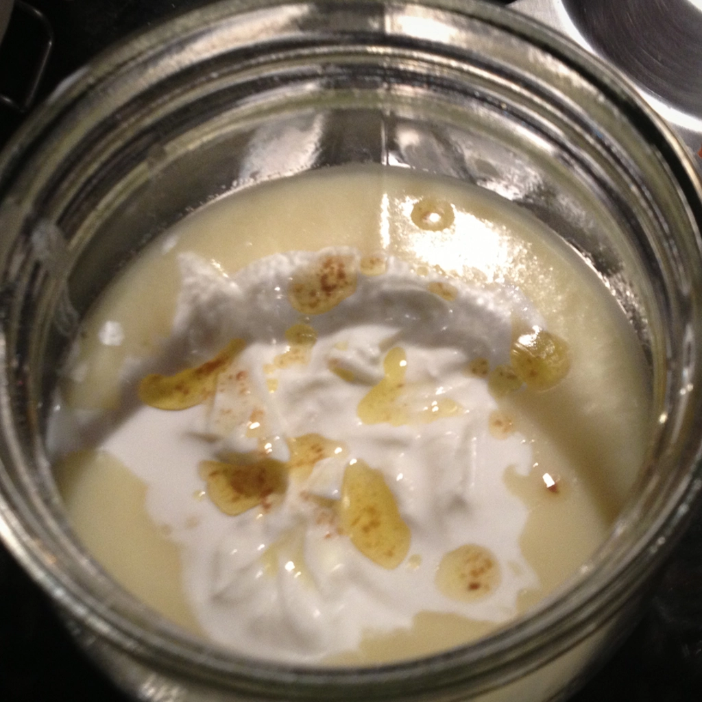 Aggiungere le gocce di olio all'acciuga