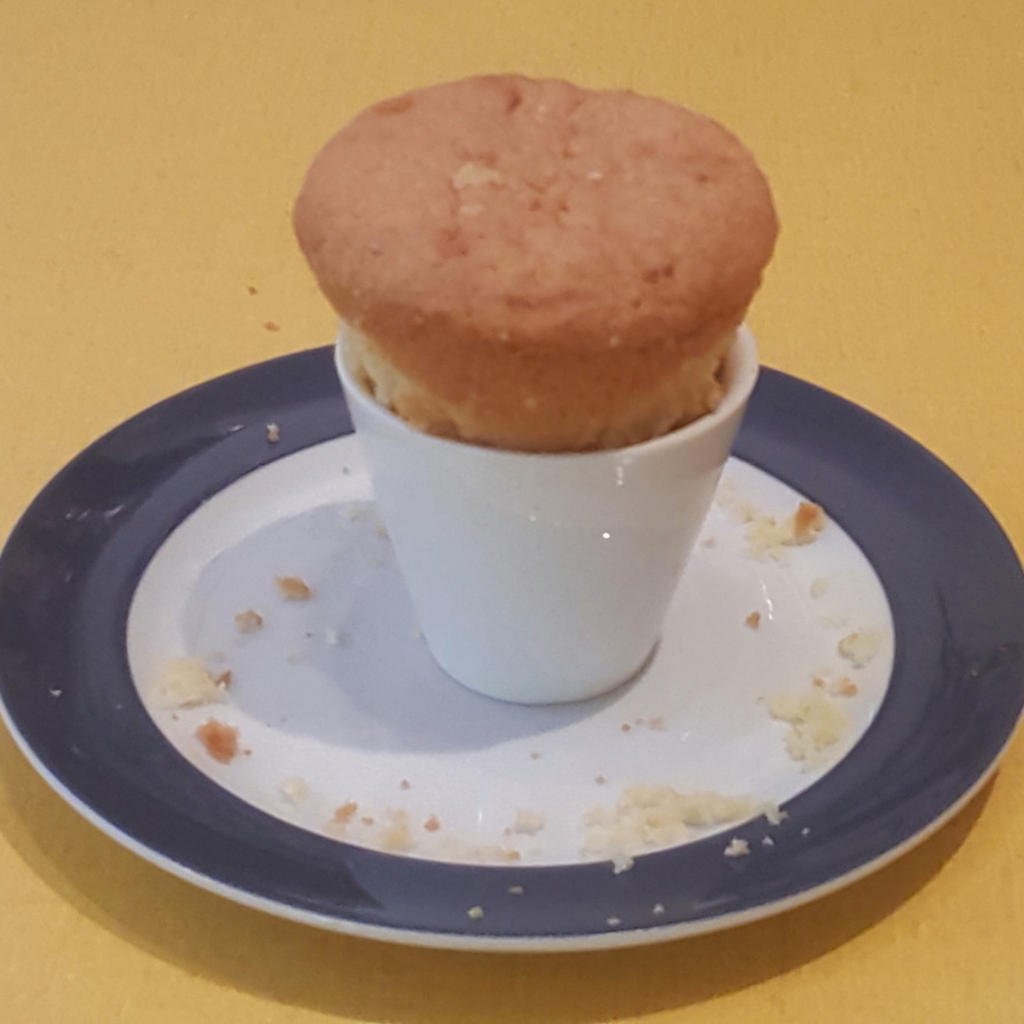 "Tappare" la tazzina con il tortino