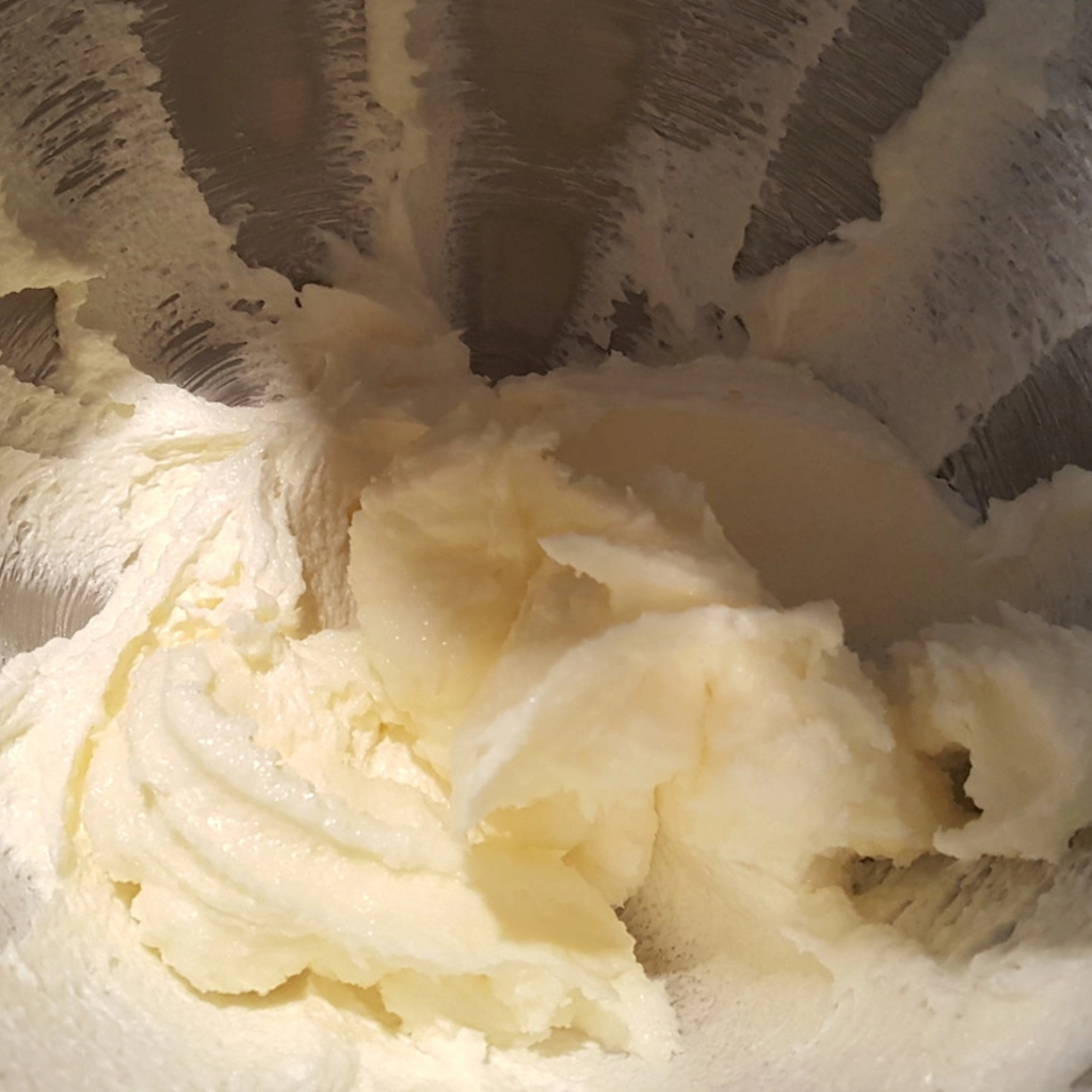 Montare il burro a neve