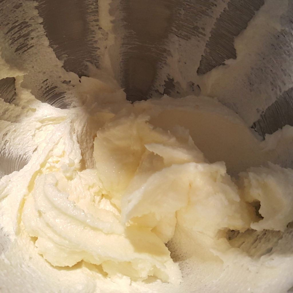 Montare il burro a neve