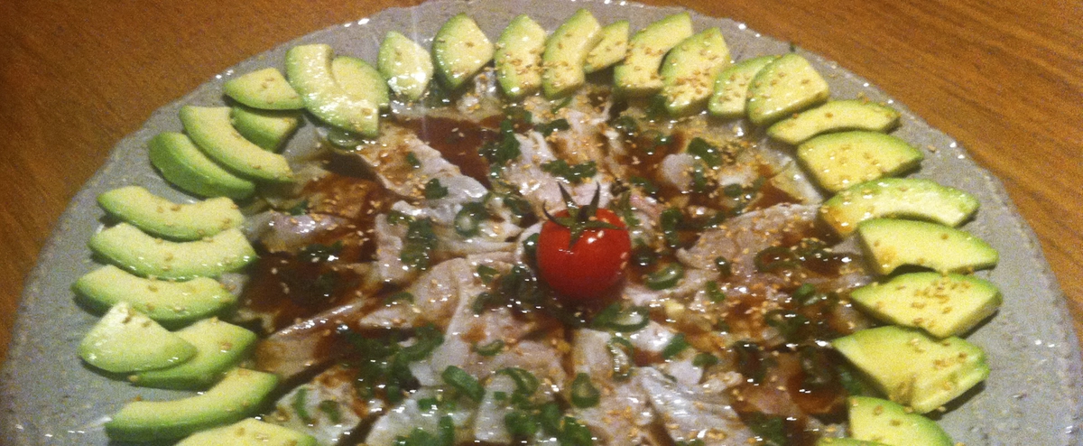 Sashimi nuovo stile branzino e avocado