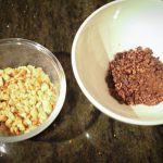 Noci e fave di cacao tritate